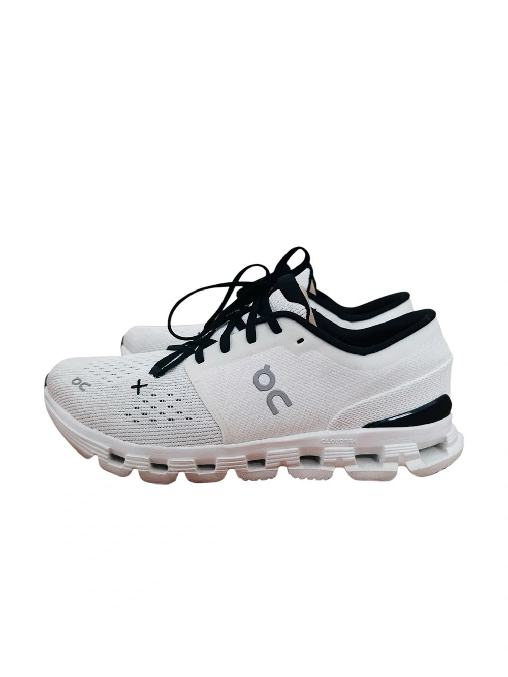 On Running Women’s Cloud X 4 Running Walking Sneaker Size 8.5 White